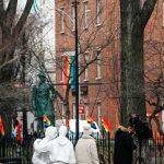 o-monumento-nacional-de-stonewall-berco-do-movimento-pelos-direitos-lgbtq-apos-as-autoridades-removerem-a-bandeira-do-orgulho-do-local-em-greenwich-village-nova-york-1770772146743_v2_900x506
